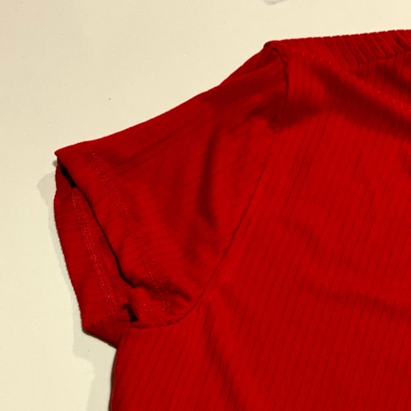 😻2FOR50😻NURSING FRIENDLY red wrap around crop top - Picture 5 of 8